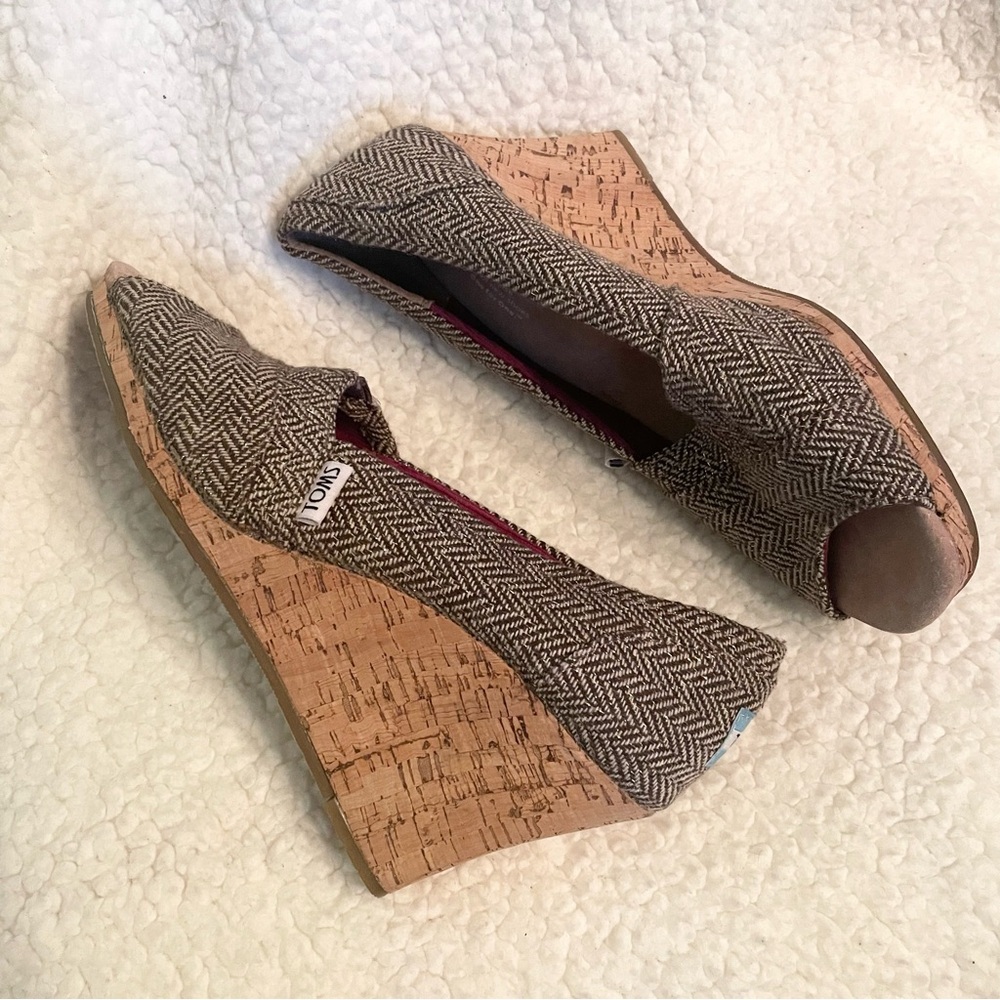 NWOT Toms Herringbone Wedge Espadrilles